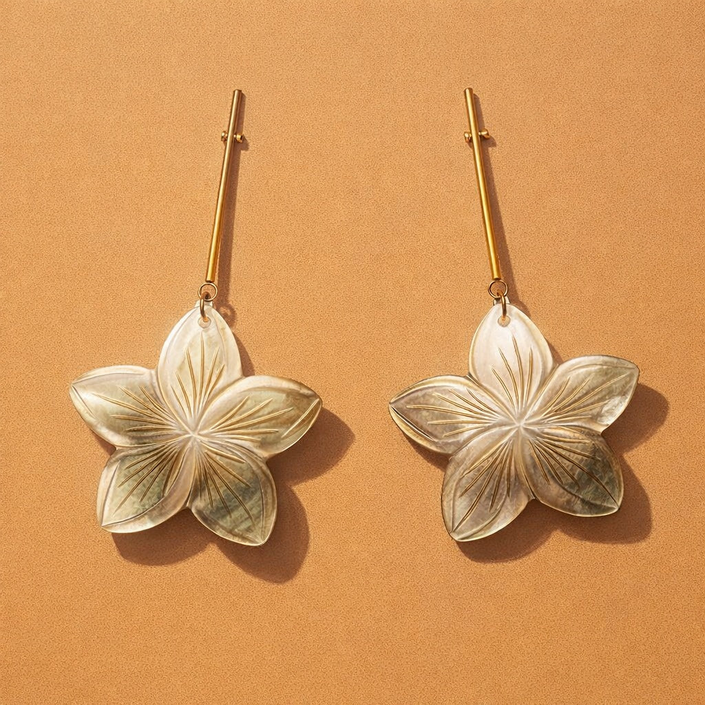 Boucle d'oreille - nacre de frangipanier