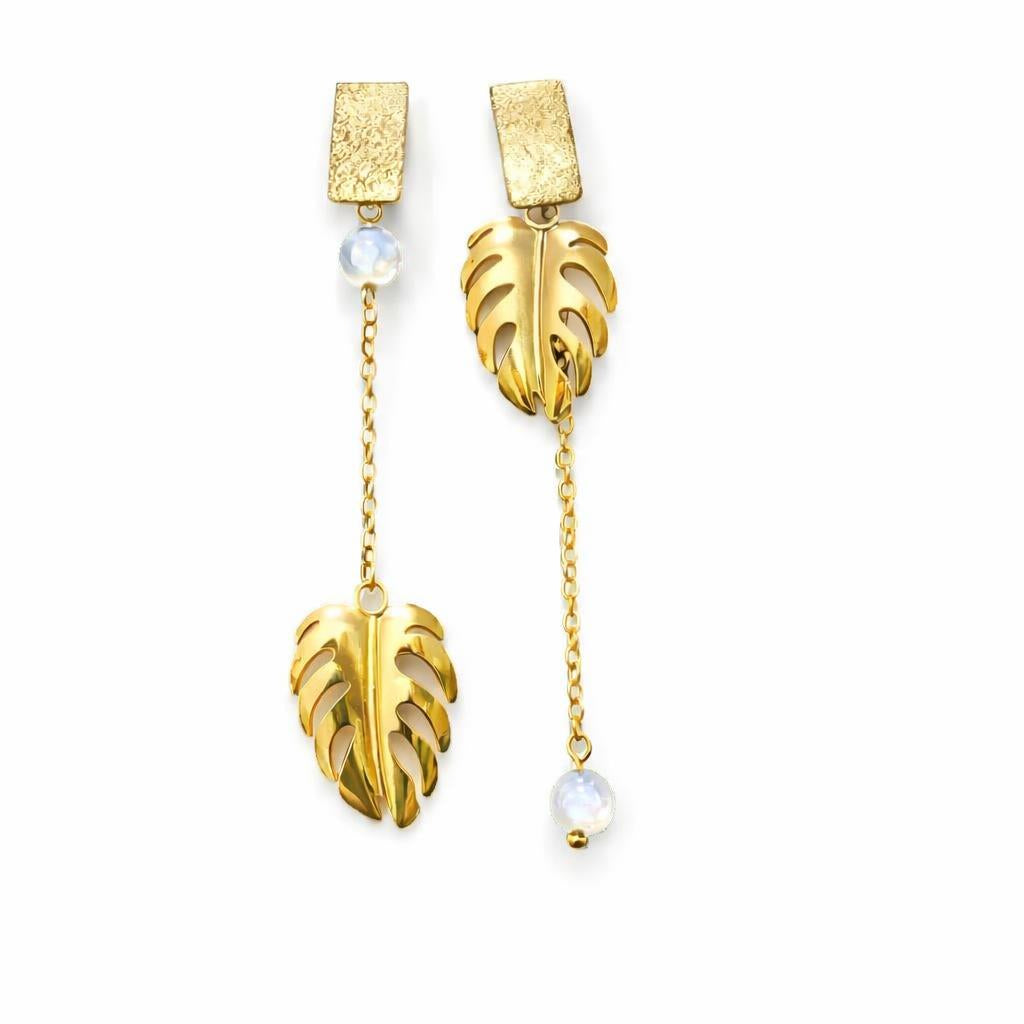 Boucle d'oreille asymétrique  - Grande Anse - Pierre de lune | Monstera