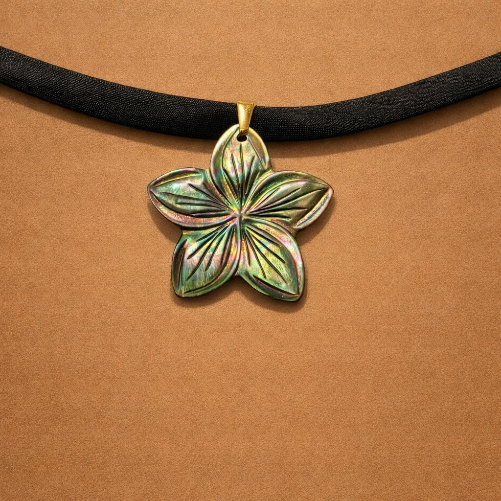 Collier - nacre de frangipanier