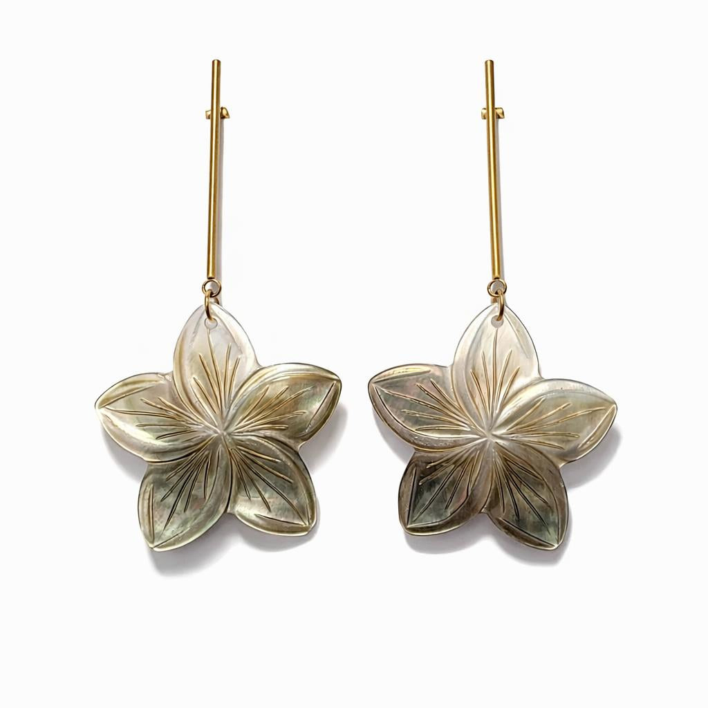 Boucle d'oreille - nacre de frangipanier